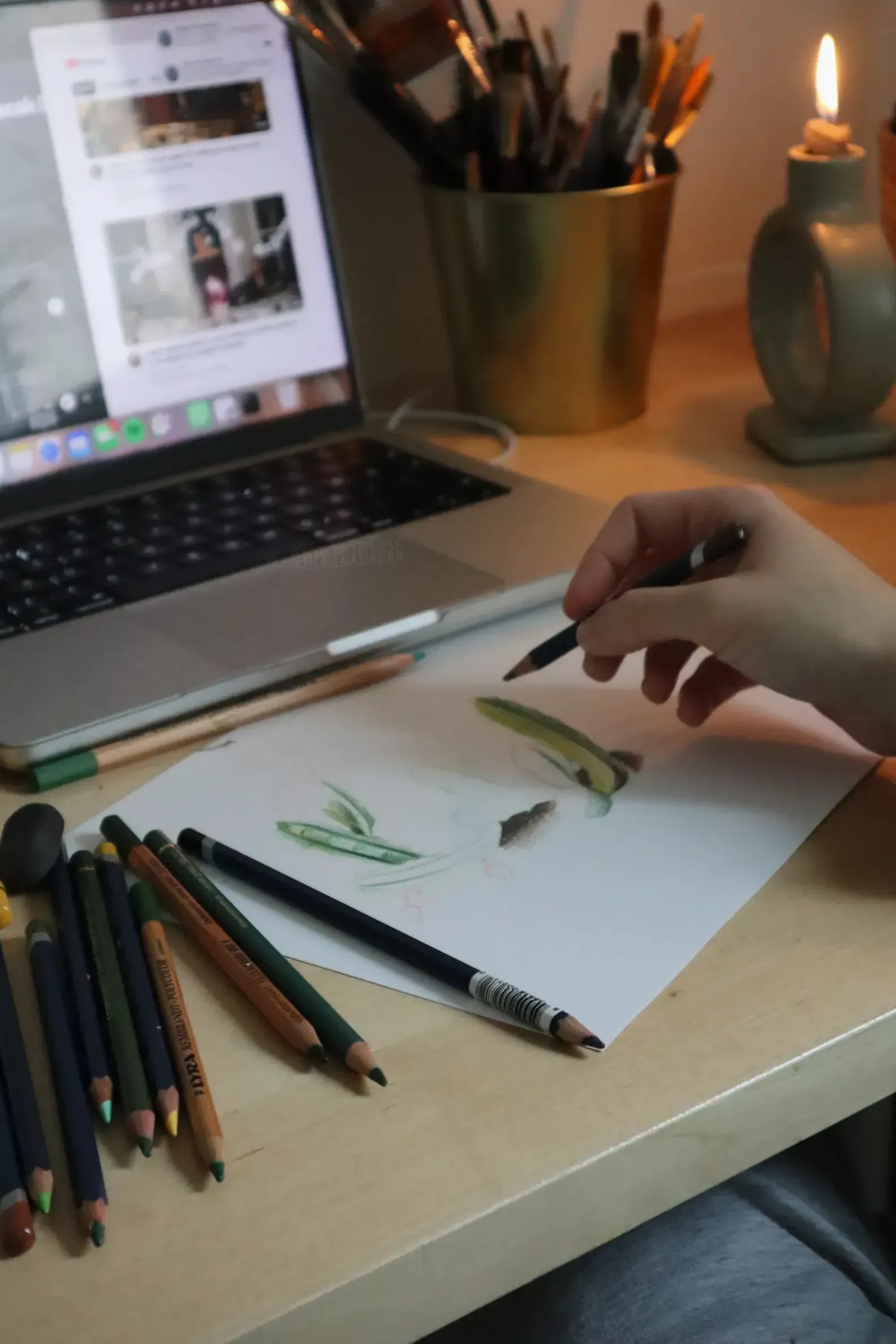 鉛筆と線画で、静かな表情を描くアトリエ墨彩のドローイング制作